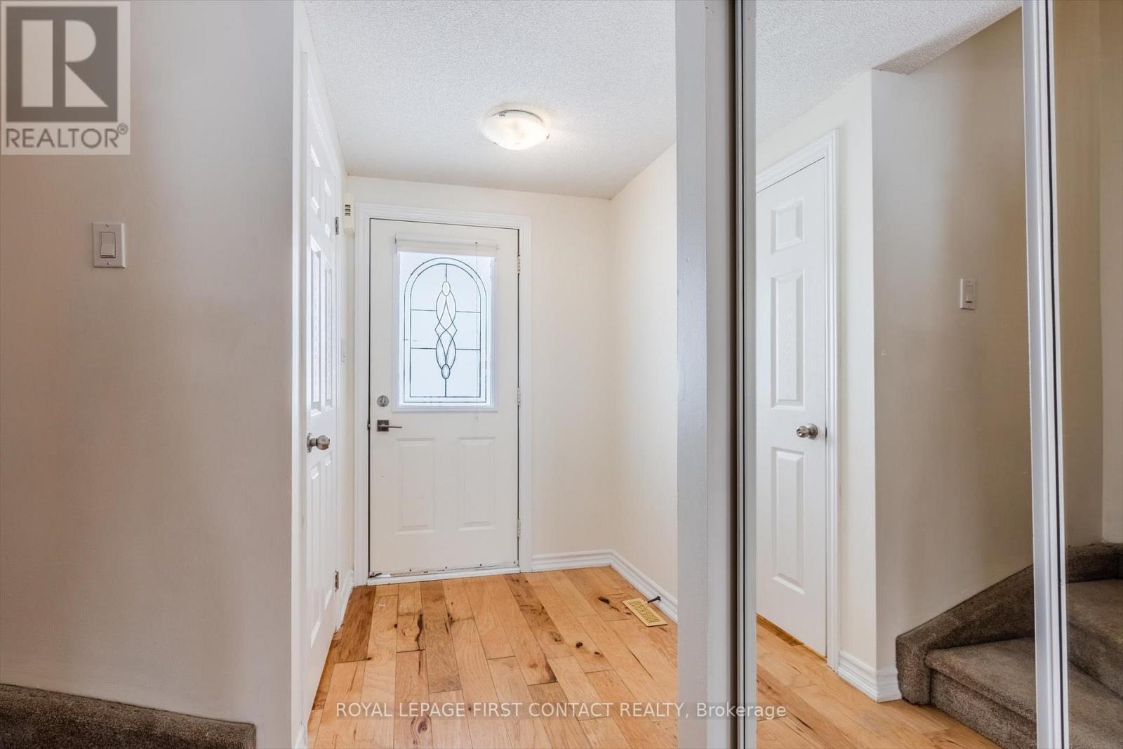 269 Dunsmore Lane, Barrie, Ontario  L4M 7A7 - Photo 3 - S12821276