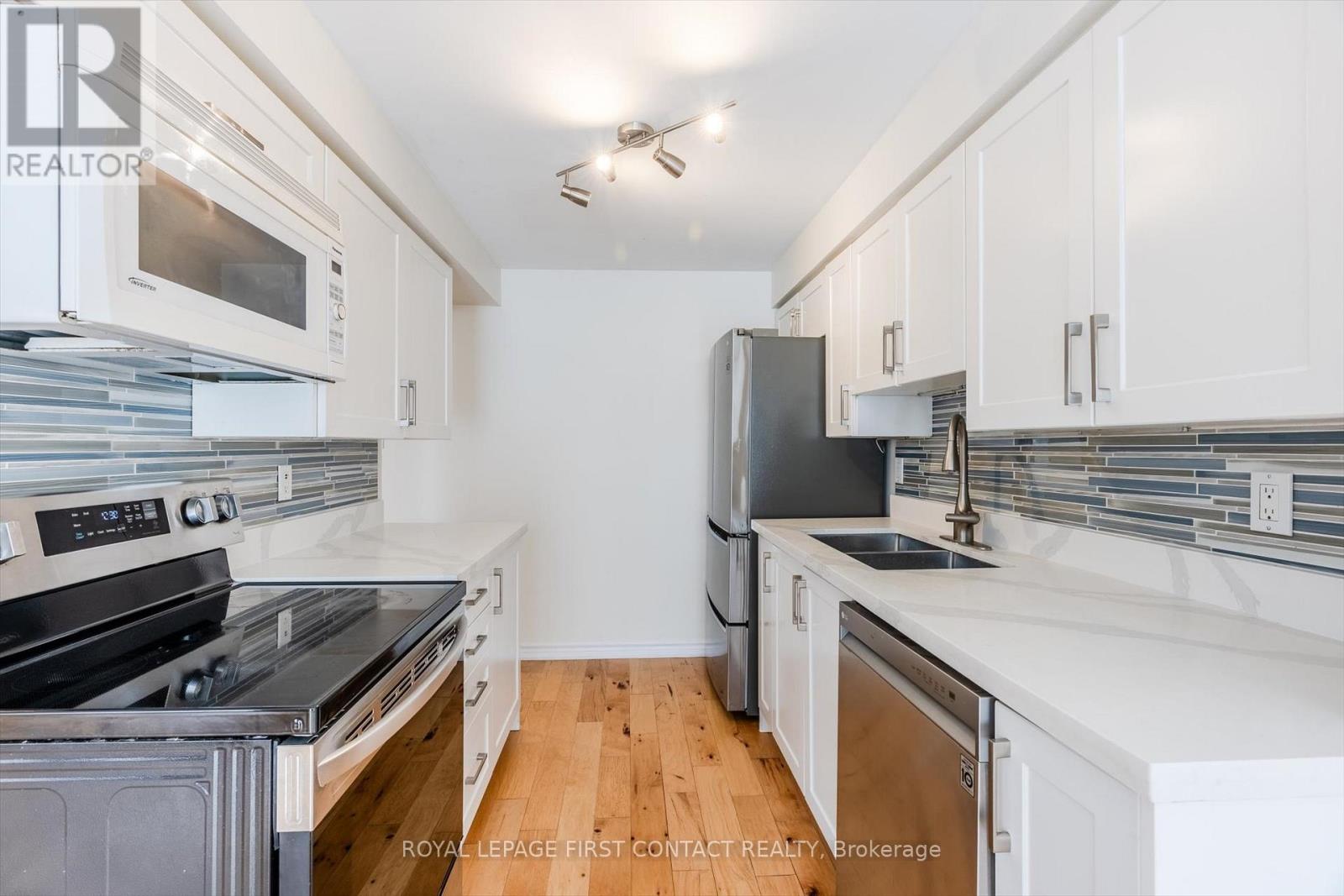 269 Dunsmore Lane, Barrie, Ontario  L4M 7A7 - Photo 6 - S12821276