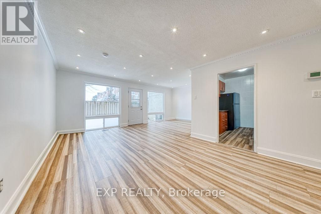 16 - 33 Four Winds Drive, Toronto, Ontario  M3J 1K7 - Photo 6 - W12821272