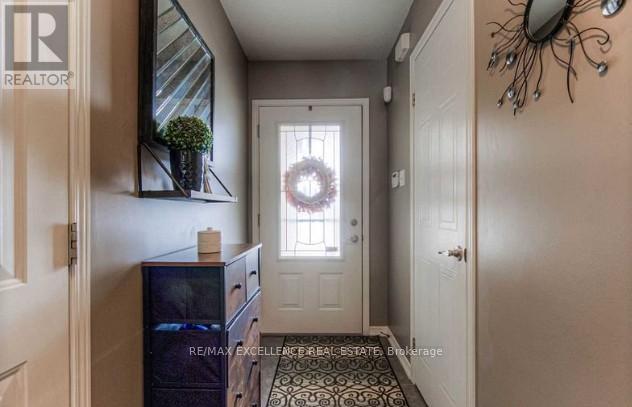 35 Critcher Avenue, Cambridge, Ontario  N1T 2C5 - Photo 2 - X12821274