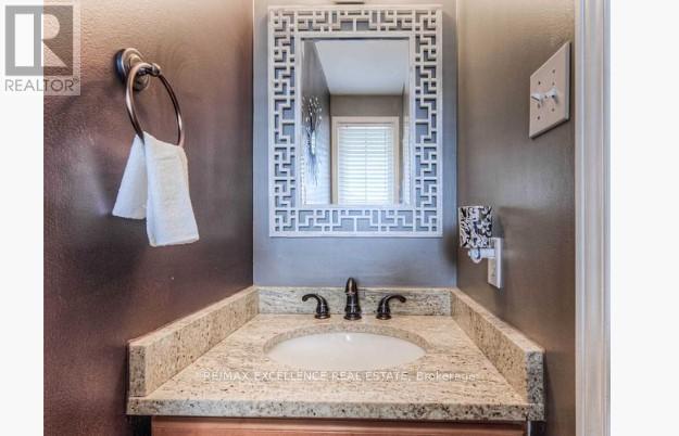 35 Critcher Avenue, Cambridge, Ontario  N1T 2C5 - Photo 3 - X12821274