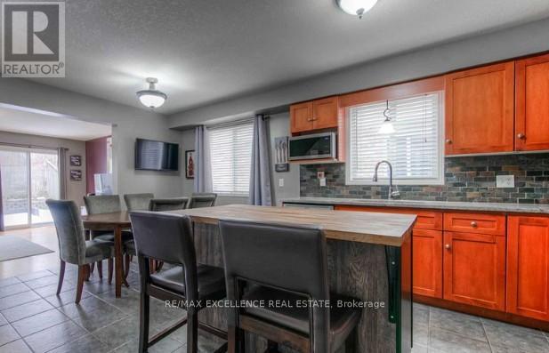 35 Critcher Avenue, Cambridge, Ontario  N1T 2C5 - Photo 4 - X12821274