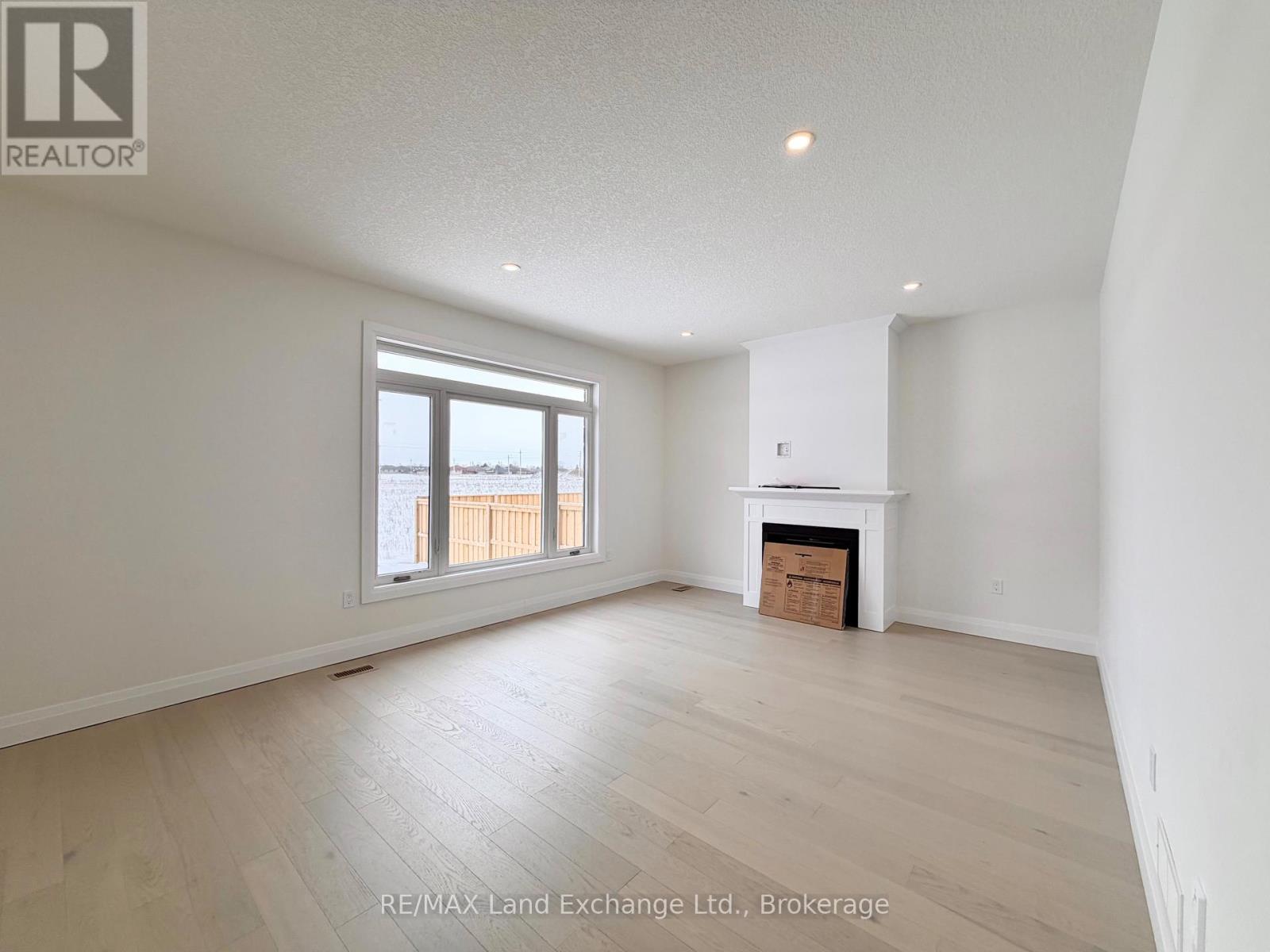 379 Ridge Street, Saugeen Shores, Ontario  N0H 2C3 - Photo 10 - X12447807