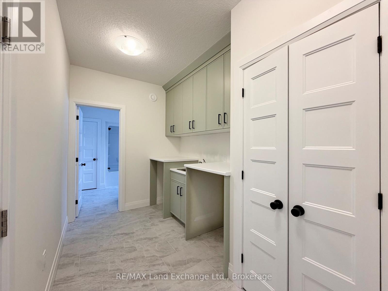 379 Ridge Street, Saugeen Shores, Ontario  N0H 2C3 - Photo 14 - X12447807