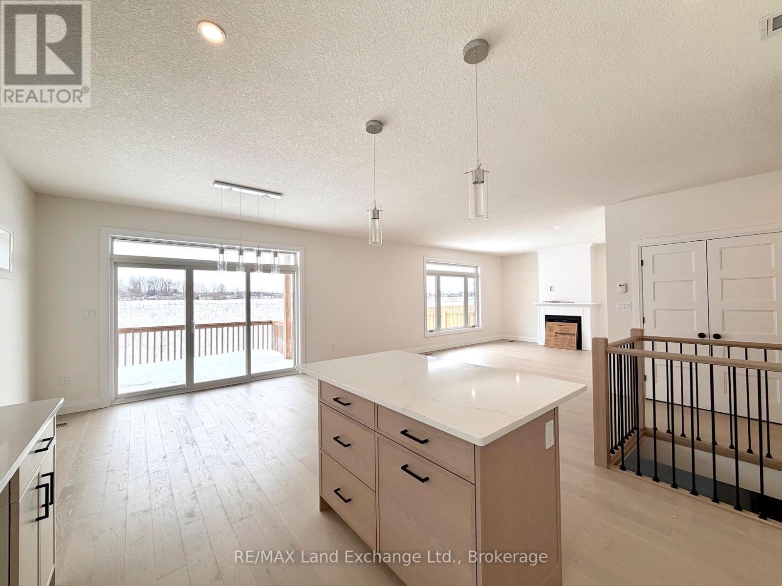 379 Ridge Street, Saugeen Shores, Ontario  N0H 2C3 - Photo 2 - X12447807