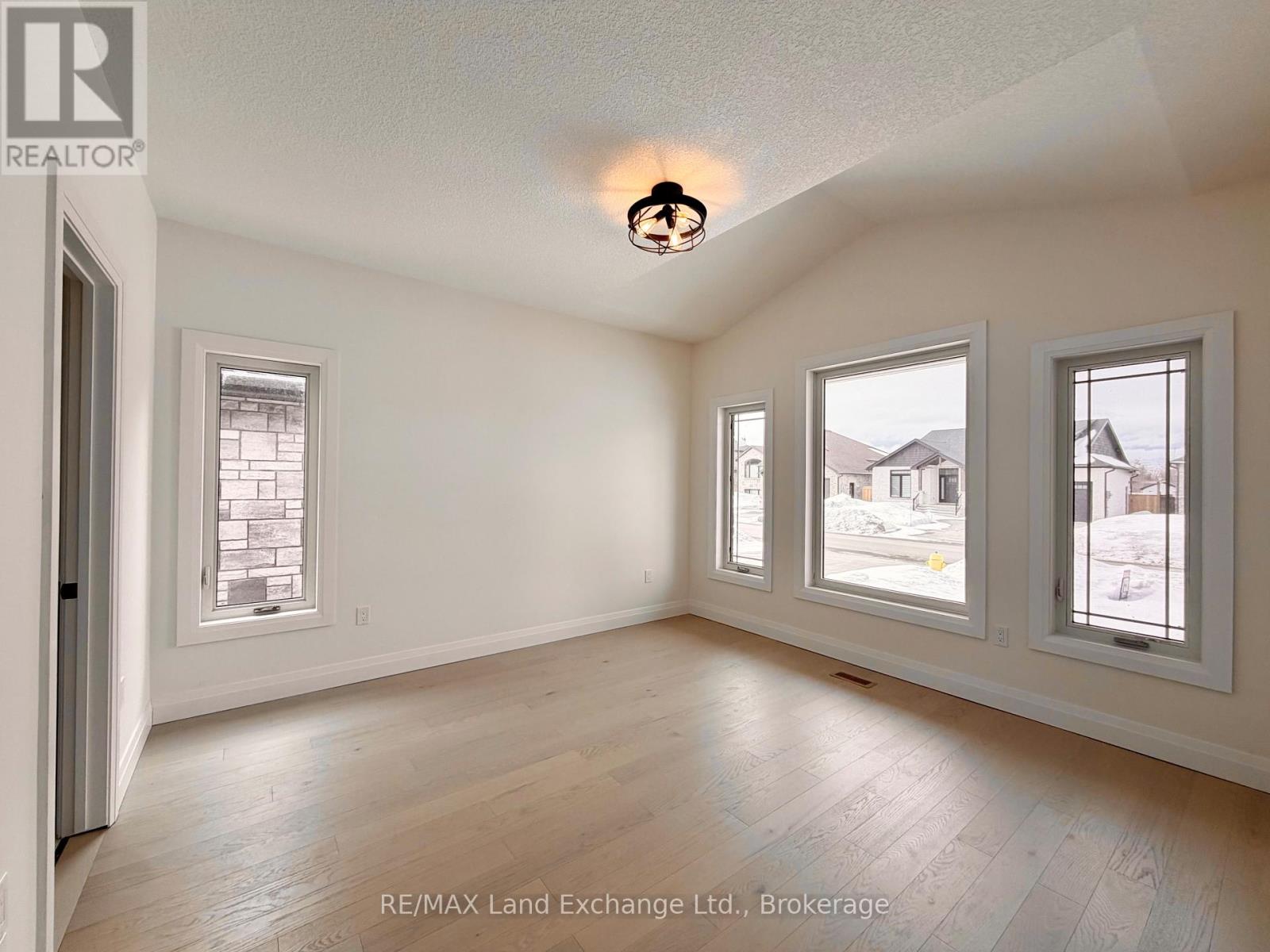 379 Ridge Street, Saugeen Shores, Ontario  N0H 2C3 - Photo 5 - X12447807