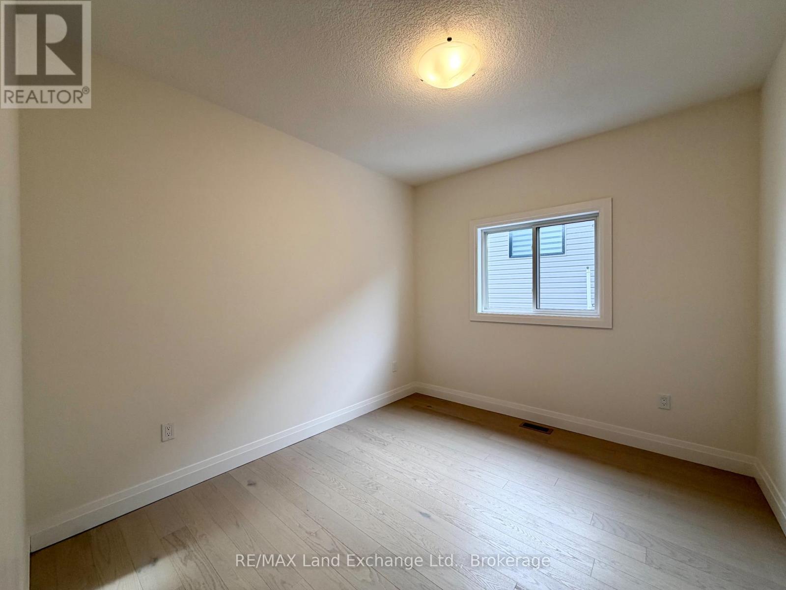 379 Ridge Street, Saugeen Shores, Ontario  N0H 2C3 - Photo 9 - X12447807