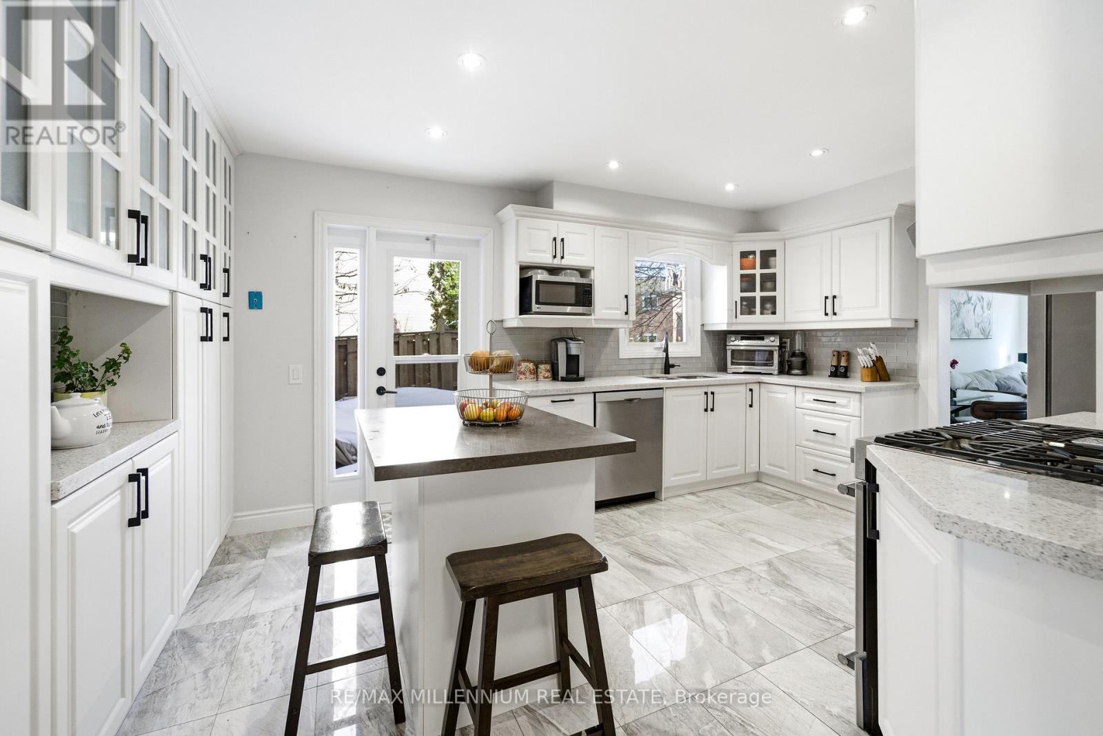 4680 Crosscreek Court, Mississauga, Ontario  L5V 1G5 - Photo 13 - W12819538