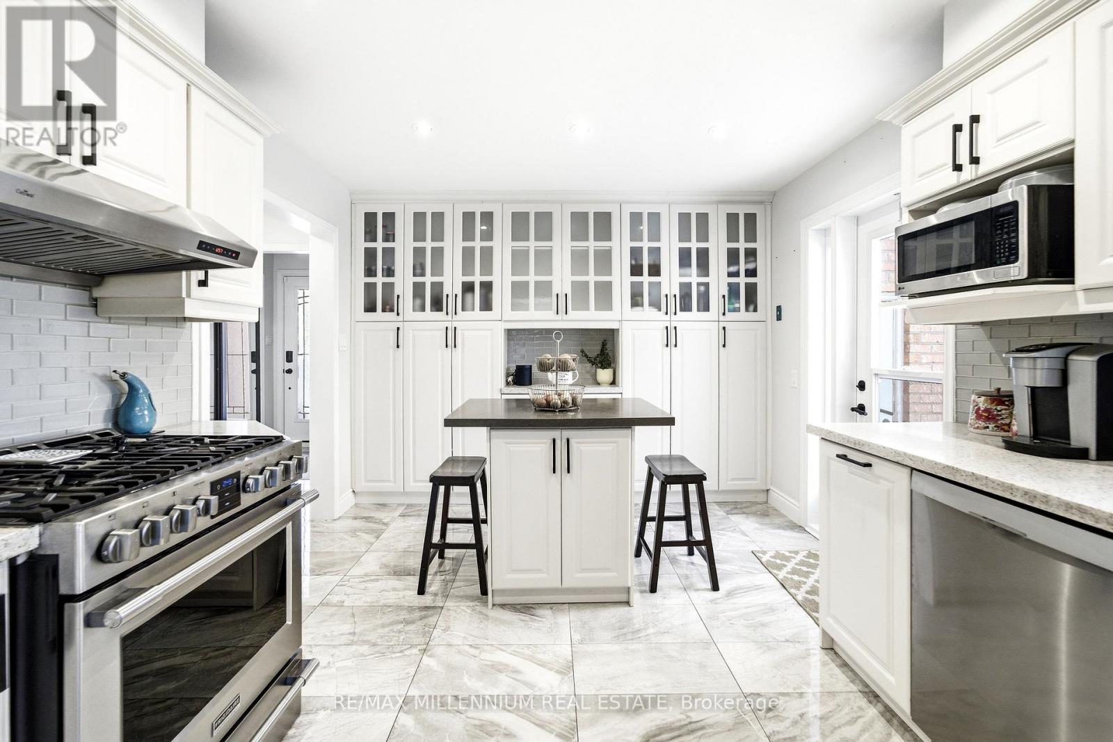 4680 Crosscreek Court, Mississauga, Ontario  L5V 1G5 - Photo 12 - W12819538