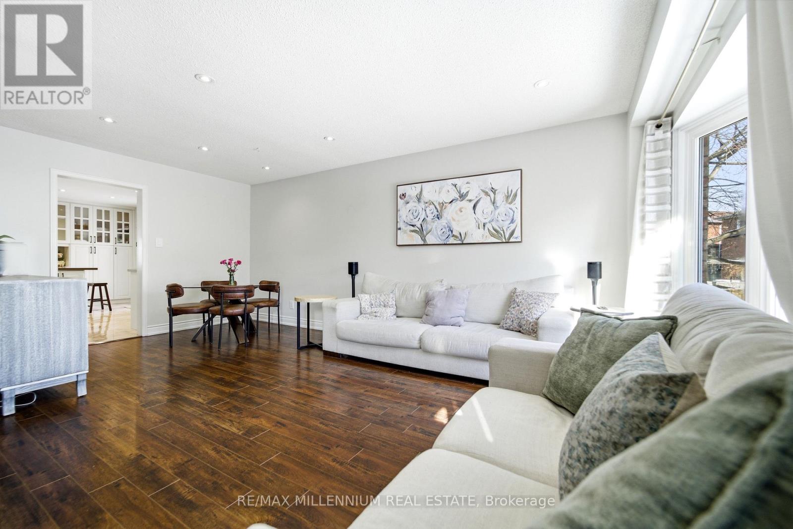 4680 Crosscreek Court, Mississauga, Ontario  L5V 1G5 - Photo 8 - W12819538