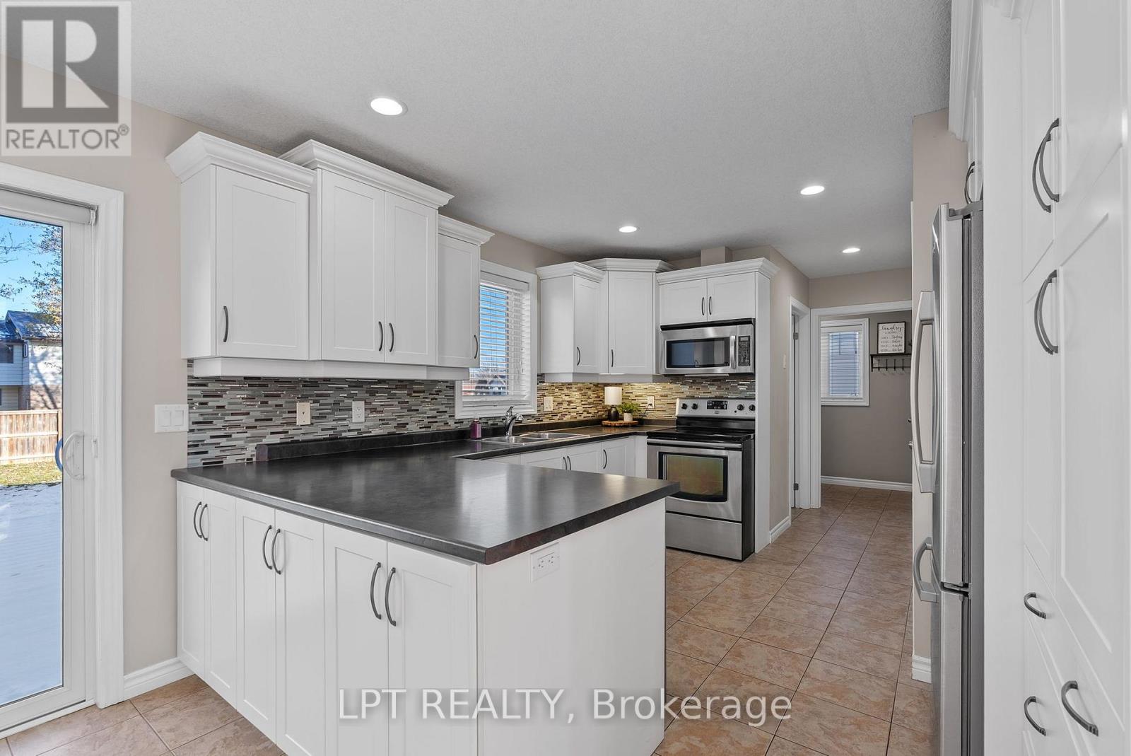 102 Joseph Street, Lucan Biddulph, Ontario  N0M 2J0 - Photo 11 - X12821308