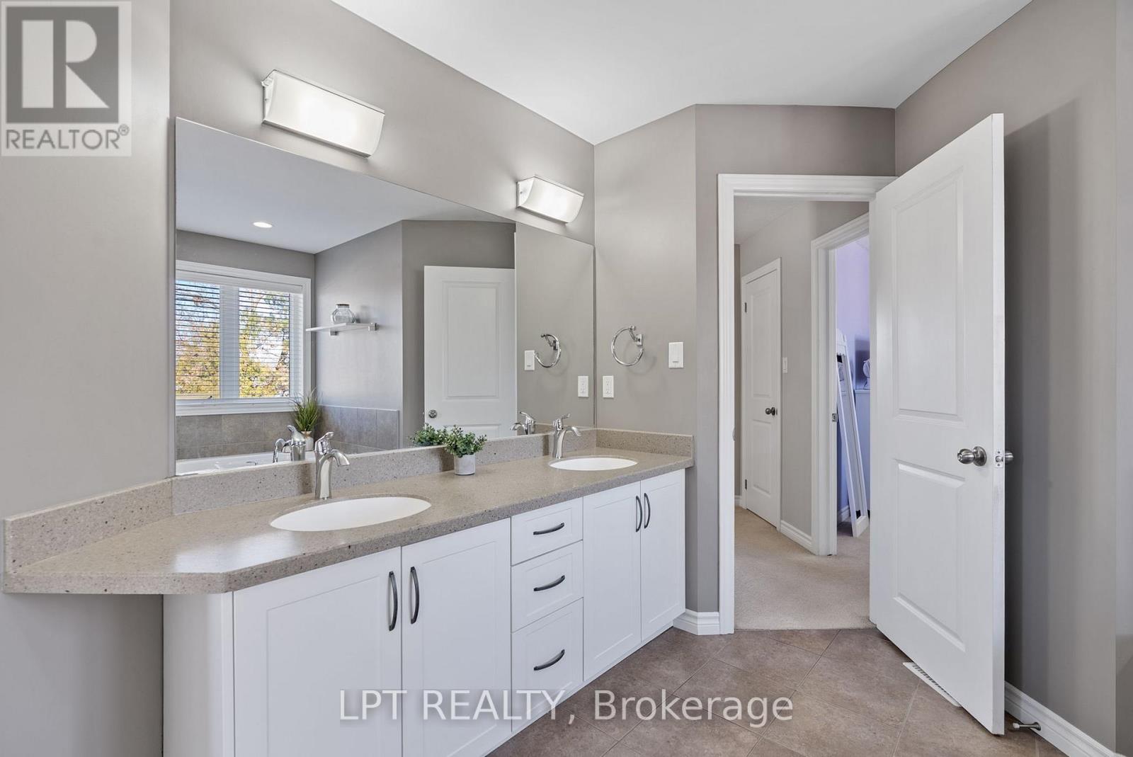 102 Joseph Street, Lucan Biddulph, Ontario  N0M 2J0 - Photo 24 - X12821308