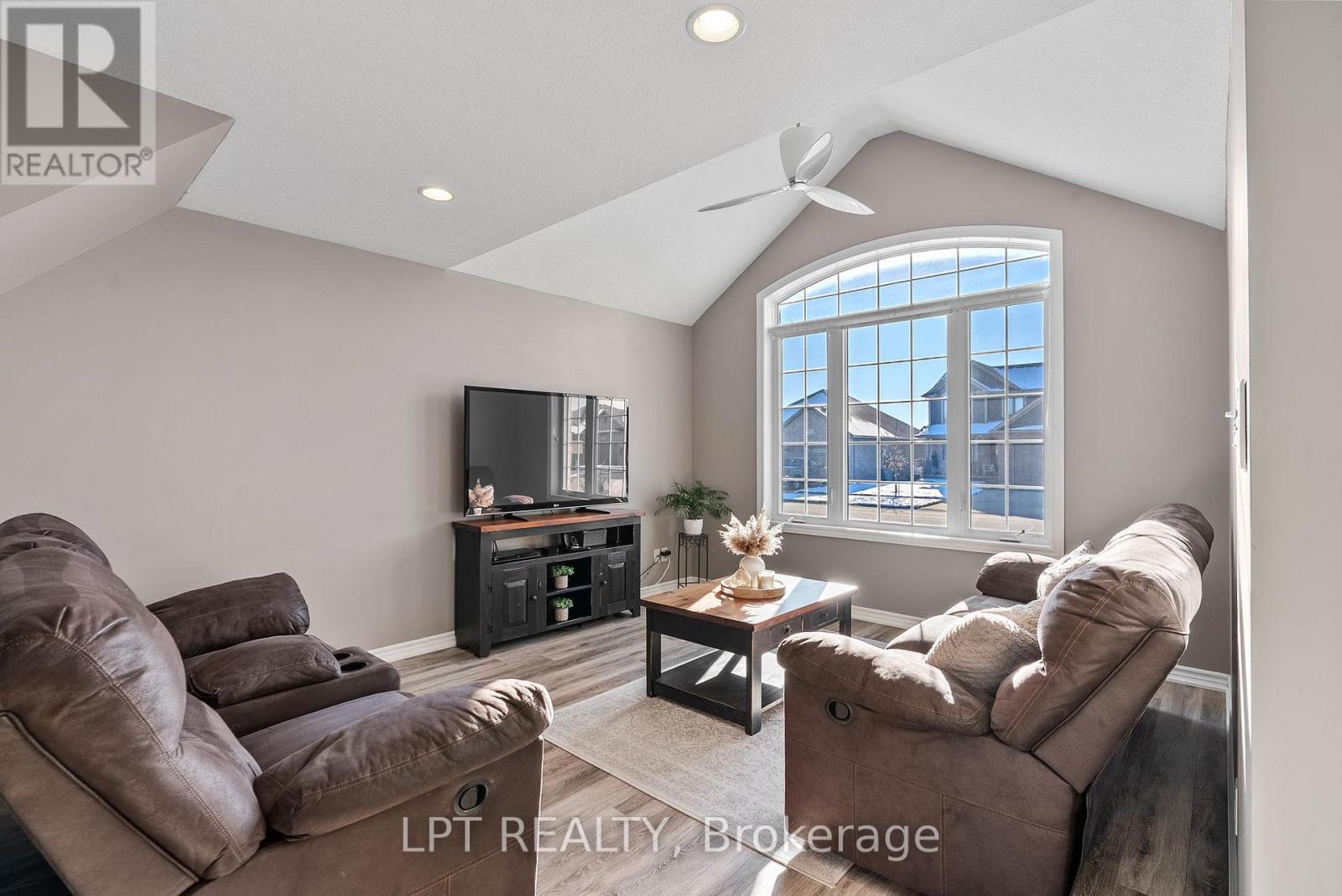 102 Joseph Street, Lucan Biddulph, Ontario  N0M 2J0 - Photo 7 - X12821308