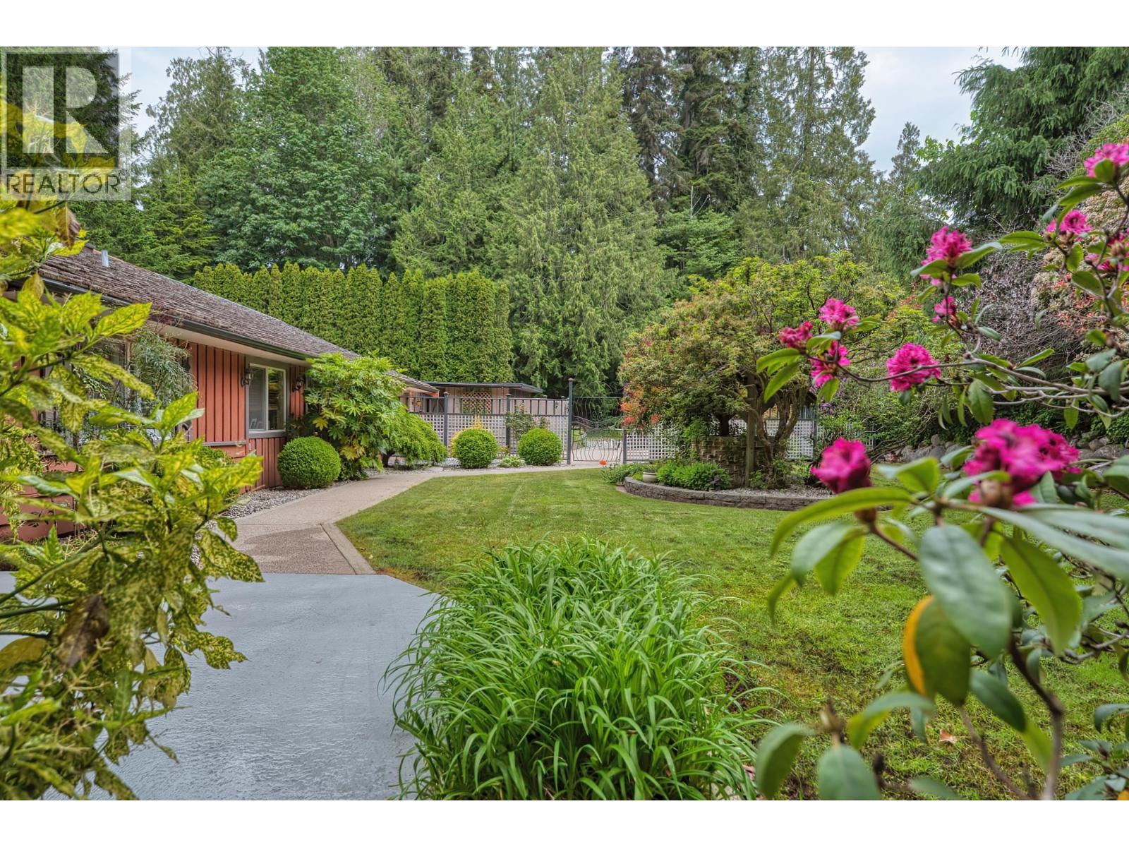 6241 Sechelt Inlet Road, Sechelt, British Columbia  V7Z 0L3 - Photo 3 - R3072232