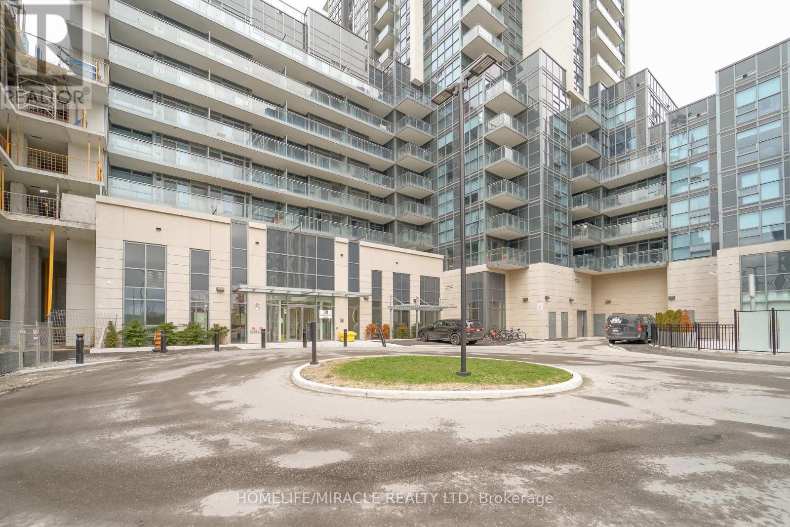 1809 - 30 Meadowglen Place, Toronto, Ontario  M1G 0A6 - Photo 2 - E12821312