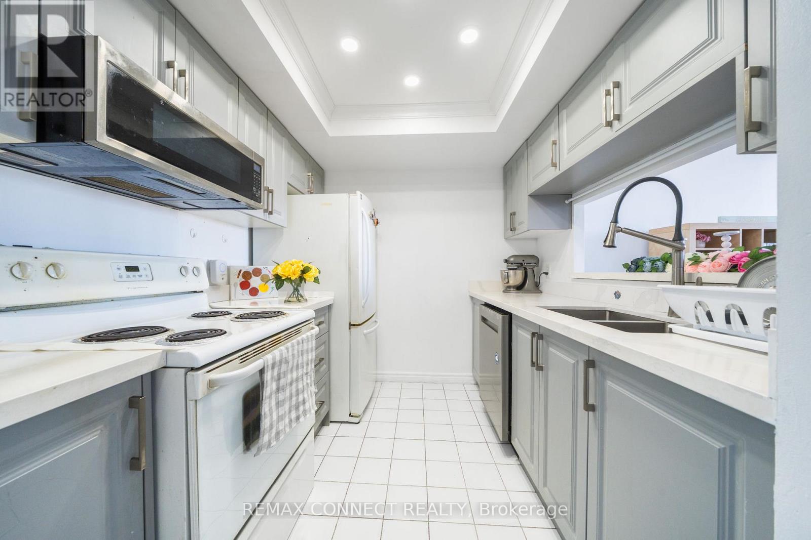 1609 - 1470 Midland Avenue, Toronto, Ontario  M1P 4Z4 - Photo 4 - E12821326