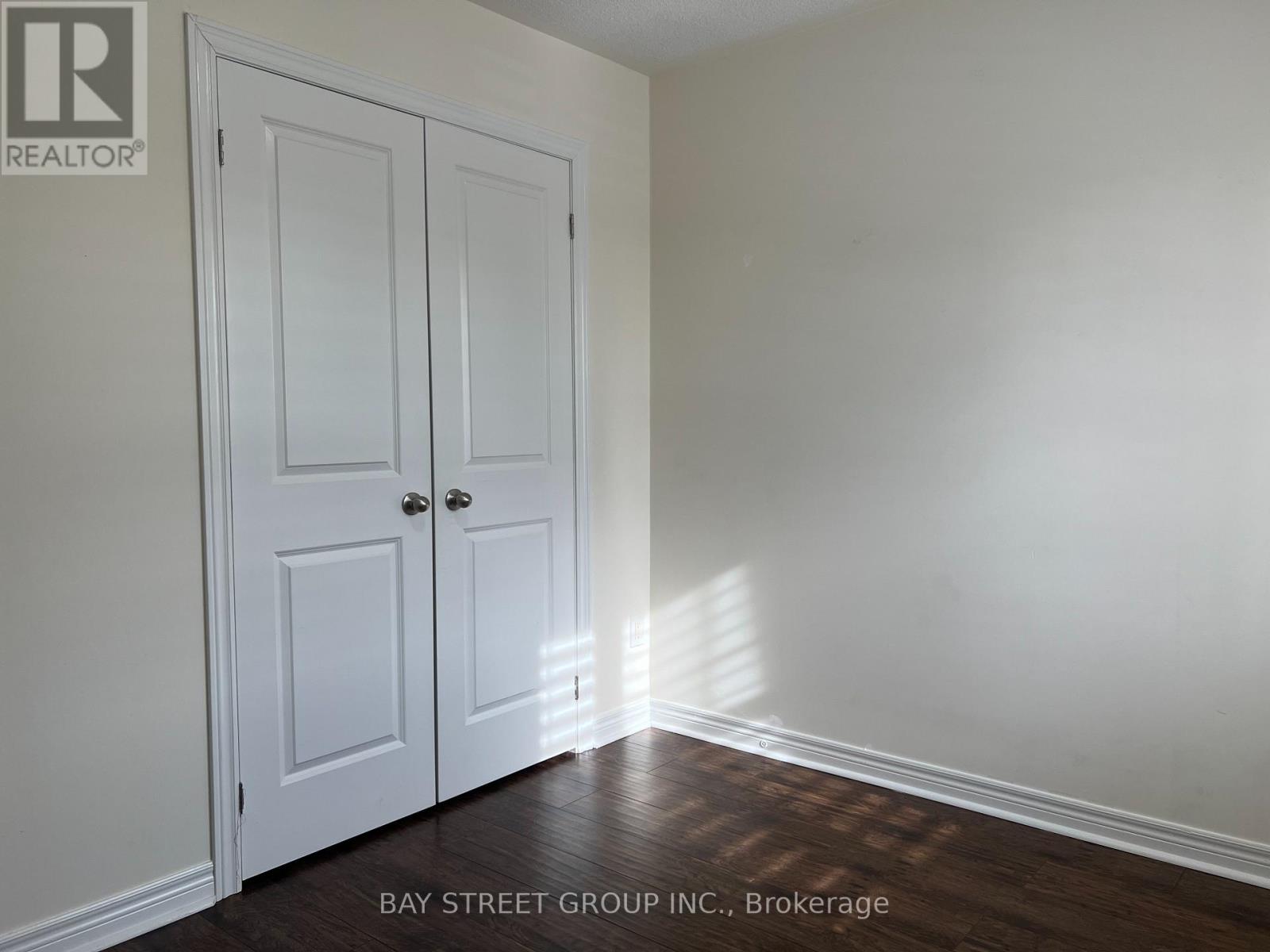 571 Sixteen Mile Drive, Oakville, Ontario  L6M 0P8 - Photo 12 - W12821292