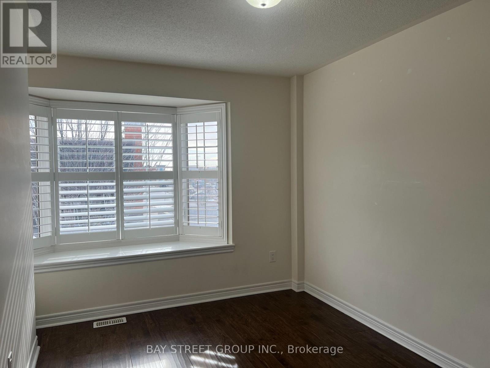 571 Sixteen Mile Drive, Oakville, Ontario  L6M 0P8 - Photo 13 - W12821292