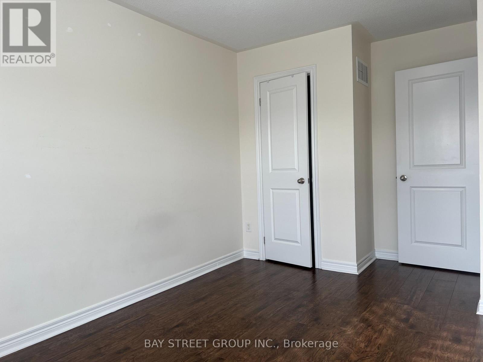 571 Sixteen Mile Drive, Oakville, Ontario  L6M 0P8 - Photo 14 - W12821292