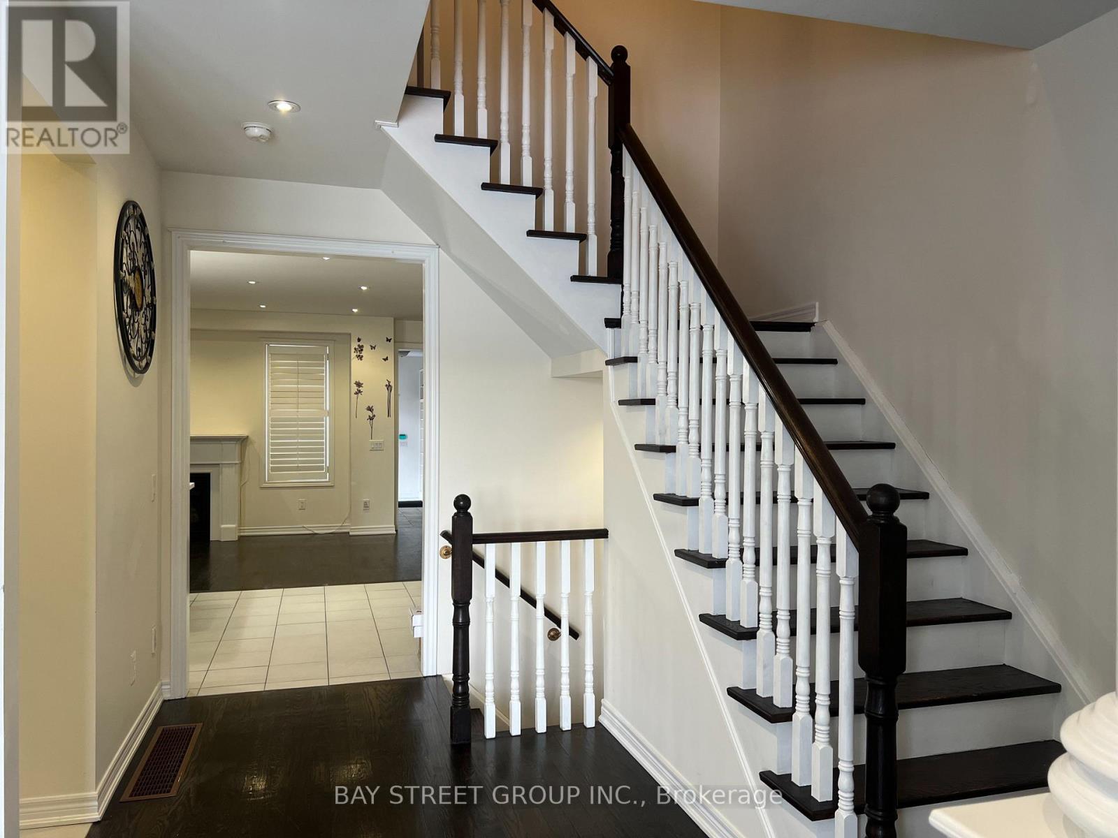 571 Sixteen Mile Drive, Oakville, Ontario  L6M 0P8 - Photo 2 - W12821292