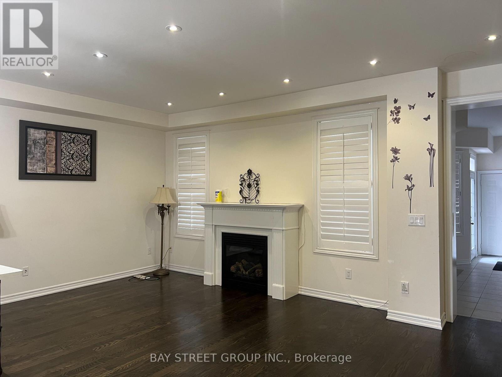 571 Sixteen Mile Drive, Oakville, Ontario  L6M 0P8 - Photo 4 - W12821292