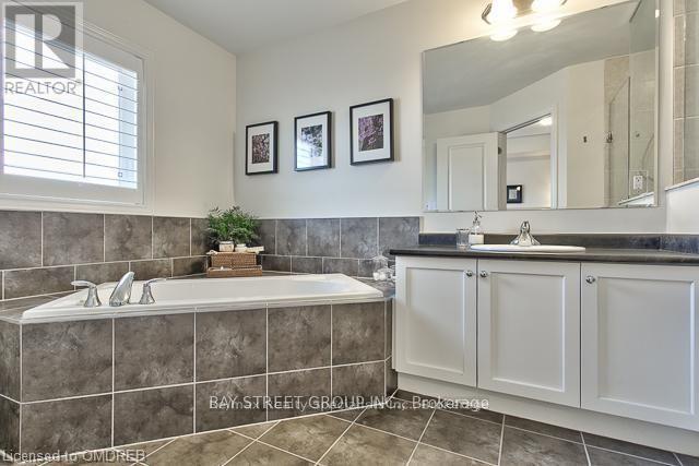 571 Sixteen Mile Drive, Oakville, Ontario  L6M 0P8 - Photo 8 - W12821292