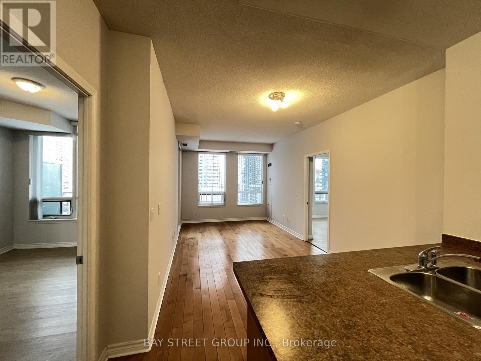 1101 - 388 Prince Of Wales Drive, Mississauga, Ontario  L5B 0A1 - Photo 3 - W12821300