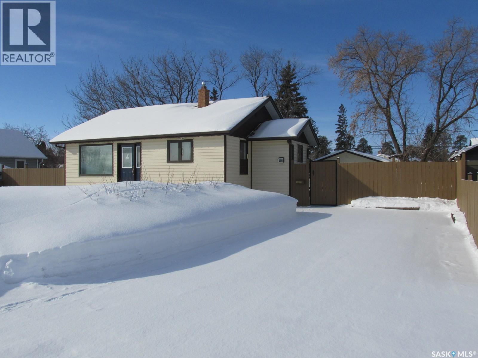 204 6th Street N, Nipawin, Saskatchewan  S0E 1E0 - Photo 1 - SK029189