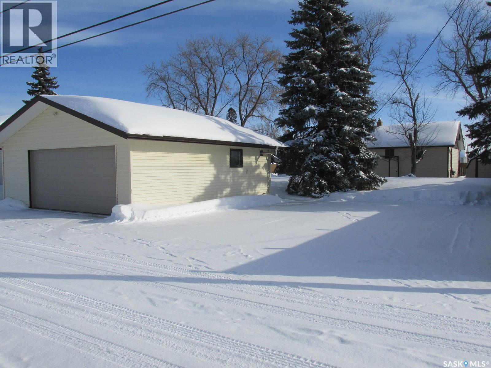 204 6th Street N, Nipawin, Saskatchewan  S0E 1E0 - Photo 2 - SK029189