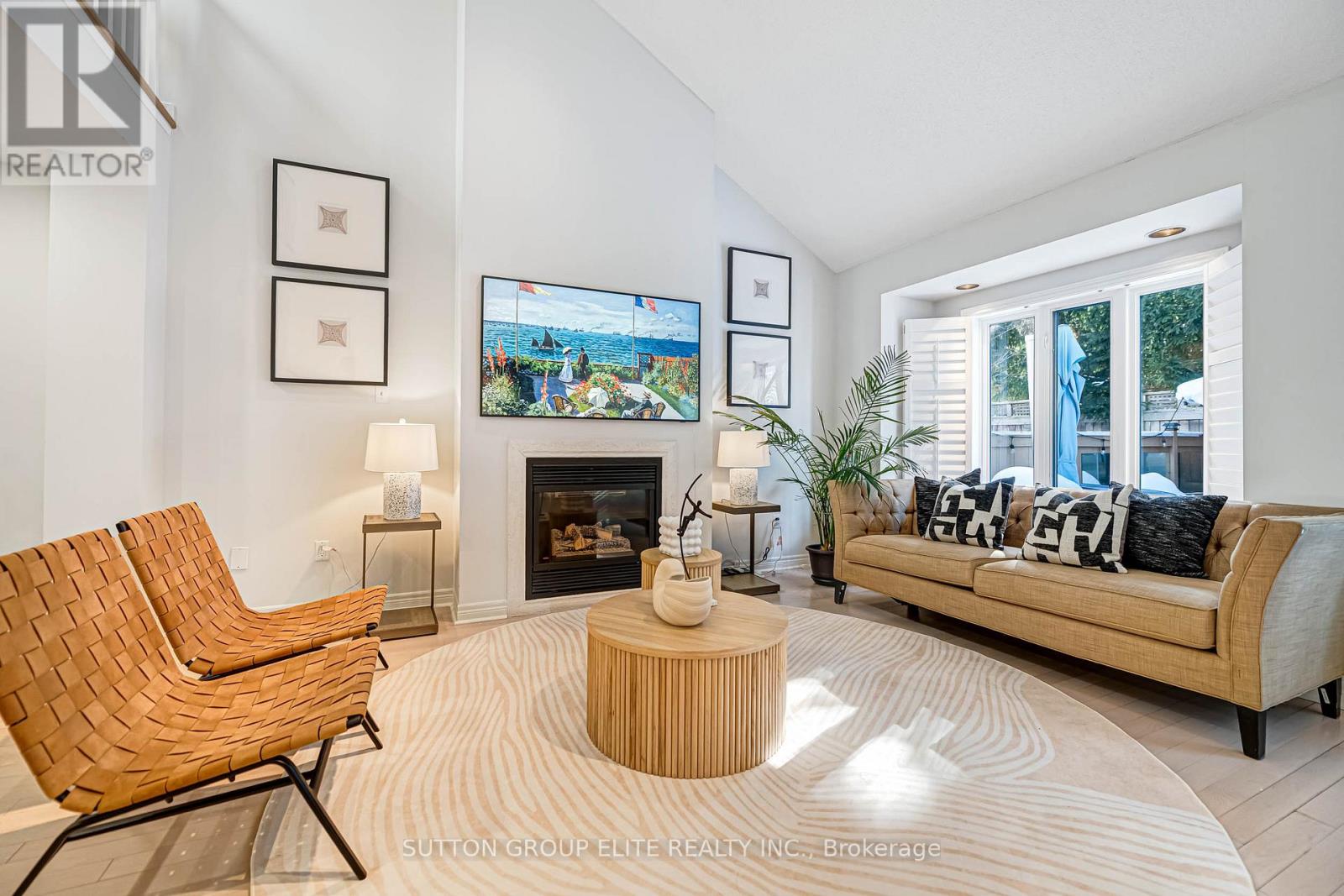 63 Ochalski Road, Aurora, Ontario  L4G 7J3 - Photo 4 - N12818924