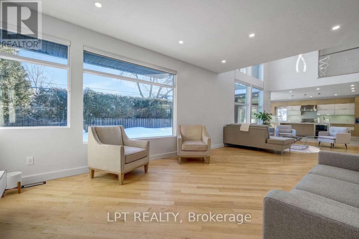 298 Crestview Road, Ottawa, Ontario  K1H 5G6 - Photo 12 - X12612598