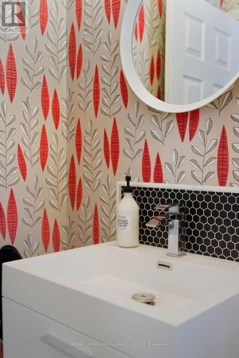 602 Elmbrook Road, Prince Edward County, Ontario  K0K 2T0 - Photo 17 - X12821344