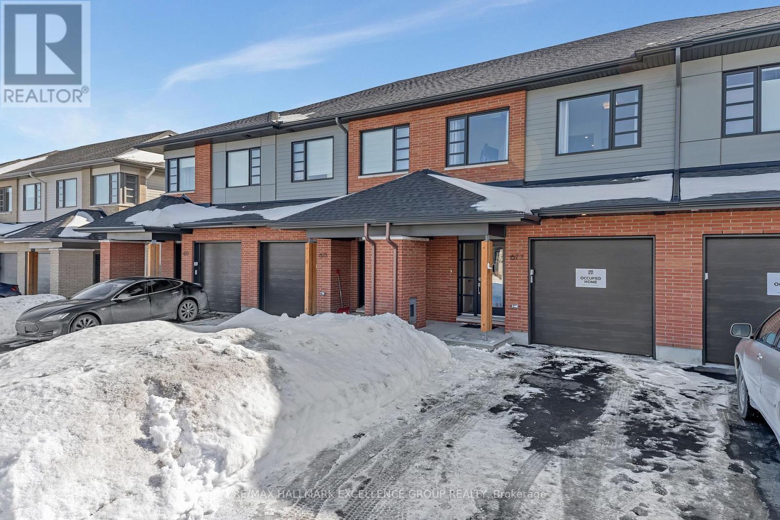 677 Honeydew Street, Ottawa, Ontario  K1X 0K5 - Photo 2 - X12821328