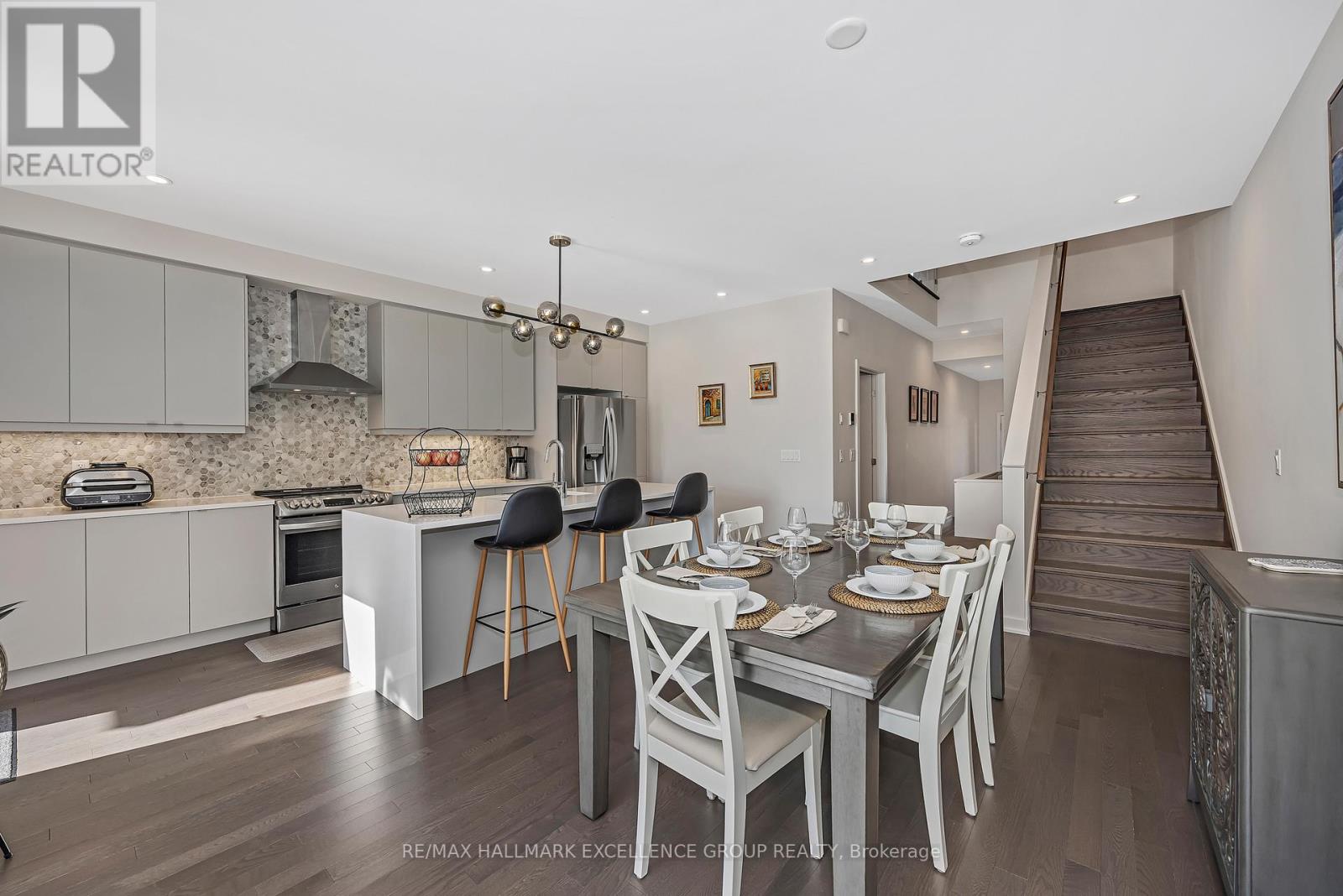 677 Honeydew Street, Ottawa, Ontario  K1X 0K5 - Photo 5 - X12821328