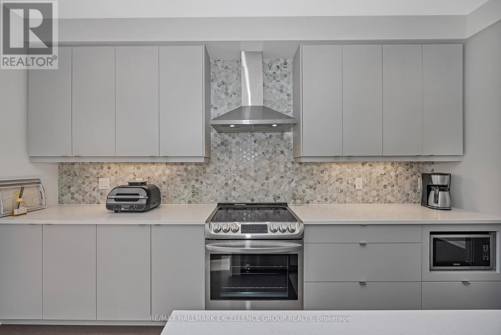 677 Honeydew Street, Ottawa, Ontario  K1X 0K5 - Photo 9 - X12821328