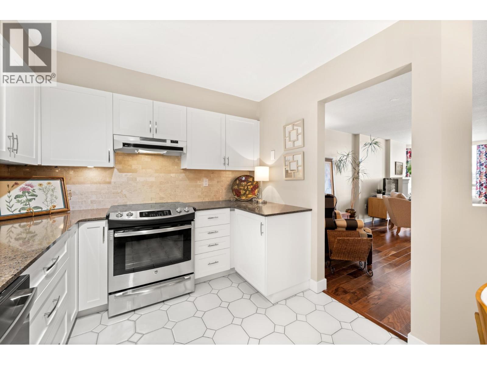 1105 1235 Quayside Drive, New Westminster, British Columbia  V3M 6J5 - Photo 6 - R3089008