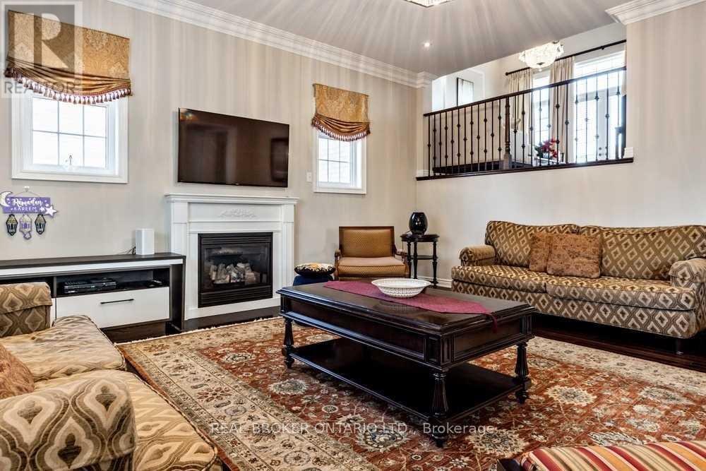 2 Tarmack Drive, Richmond Hill, Ontario  L4E 0E6 - Photo 10 - N12821330