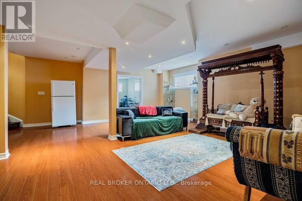 2 Tarmack Drive, Richmond Hill, Ontario  L4E 0E6 - Photo 27 - N12821330