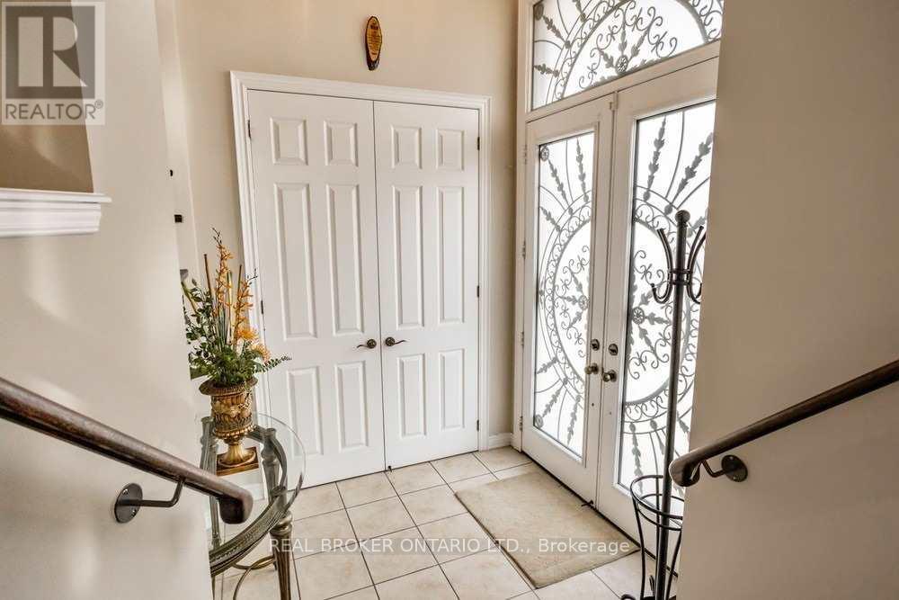 2 Tarmack Drive, Richmond Hill, Ontario  L4E 0E6 - Photo 3 - N12821330