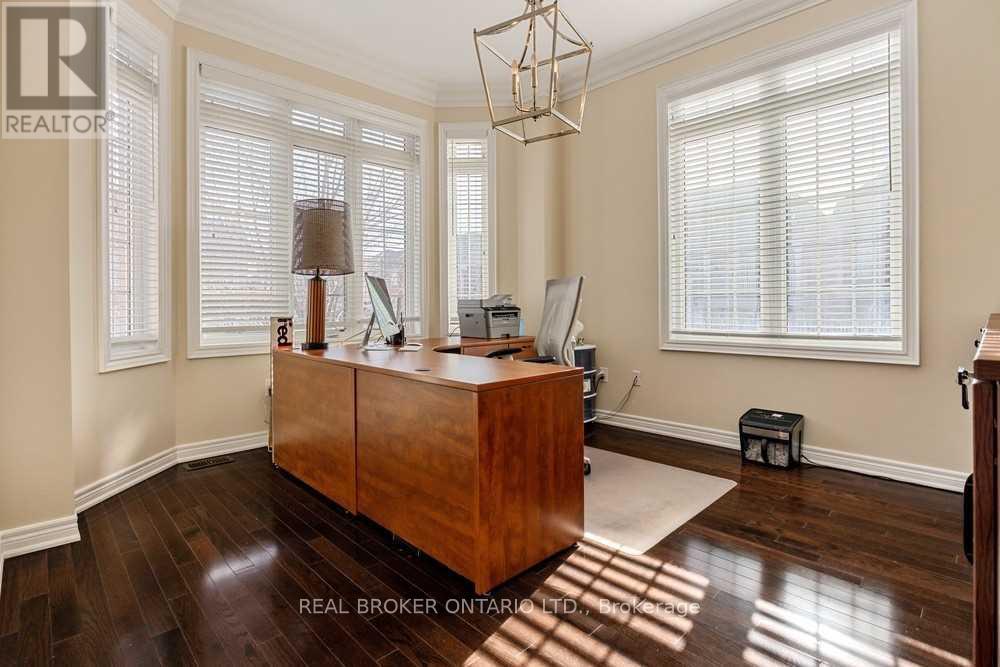 2 Tarmack Drive, Richmond Hill, Ontario  L4E 0E6 - Photo 5 - N12821330