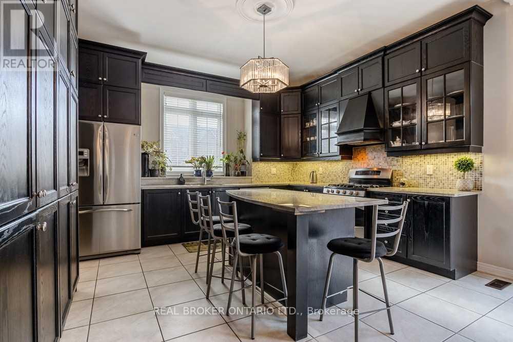 2 Tarmack Drive, Richmond Hill, Ontario  L4E 0E6 - Photo 8 - N12821330