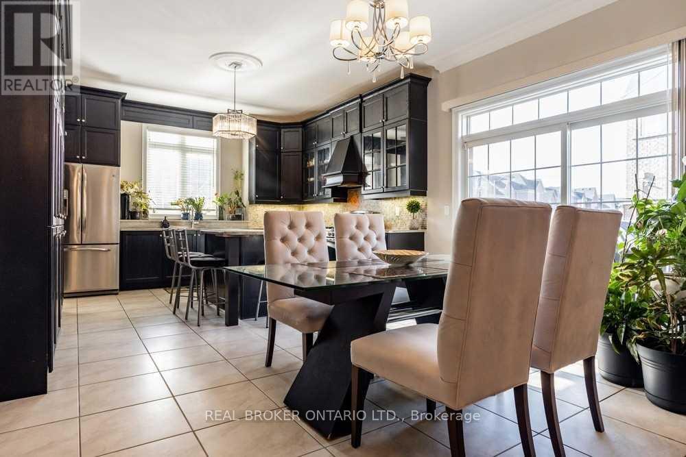 2 Tarmack Drive, Richmond Hill, Ontario  L4E 0E6 - Photo 9 - N12821330