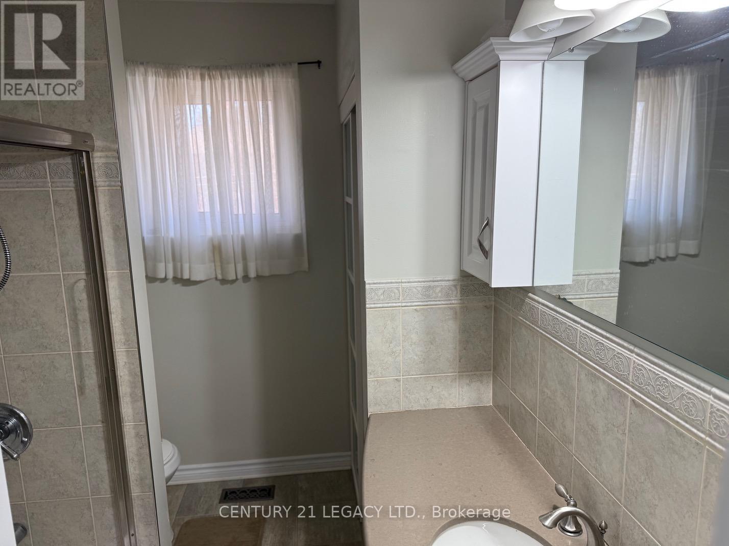 (Upper) - 18 Harper Road, Brampton, Ontario  L6W 2W5 - Photo 10 - W12821336