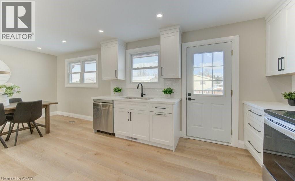 402 Heritage Drive, Kitchener, Ontario  N2B 3M9 - Photo 12 - 40802185