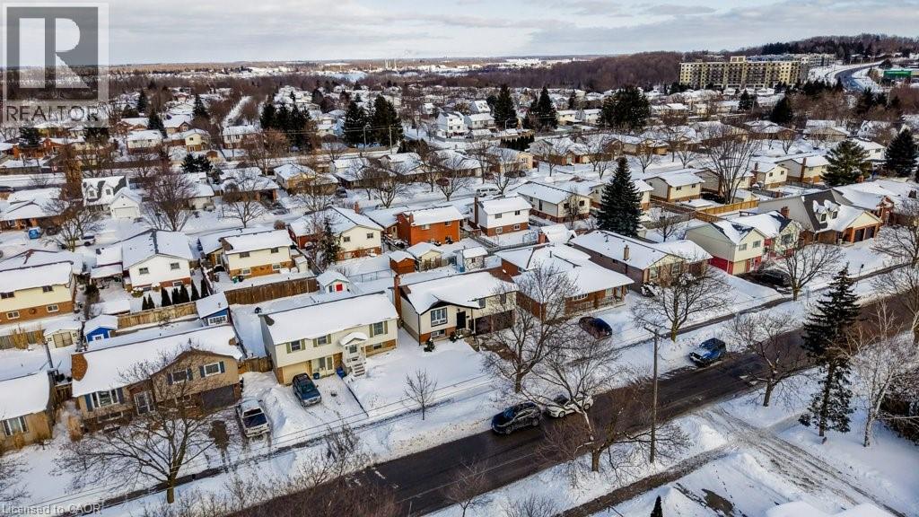 402 Heritage Drive, Kitchener, Ontario  N2B 3M9 - Photo 35 - 40802185