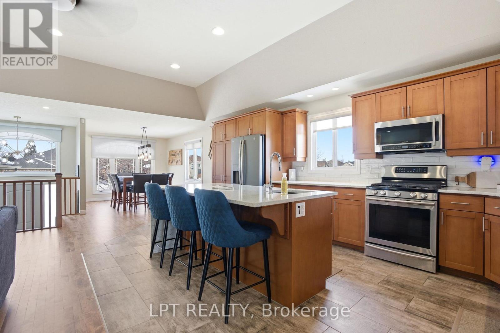 582 Harris Circle, Strathroy-Caradoc, Ontario  N7G 4H2 - Photo 11 - X12821354