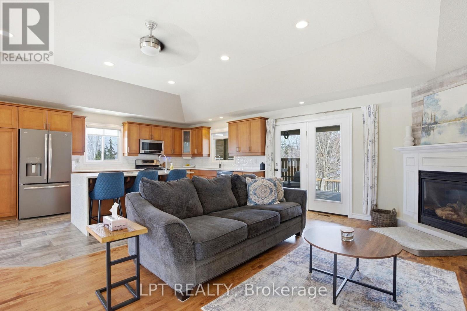 582 Harris Circle, Strathroy-Caradoc, Ontario  N7G 4H2 - Photo 12 - X12821354