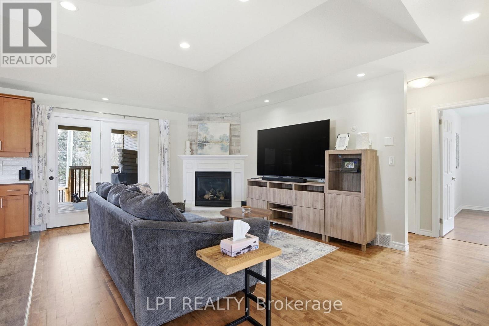 582 Harris Circle, Strathroy-Caradoc, Ontario  N7G 4H2 - Photo 13 - X12821354