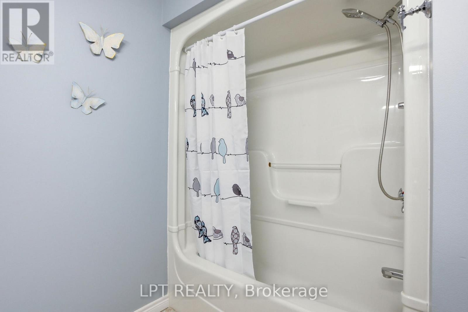 582 Harris Circle, Strathroy-Caradoc, Ontario  N7G 4H2 - Photo 16 - X12821354