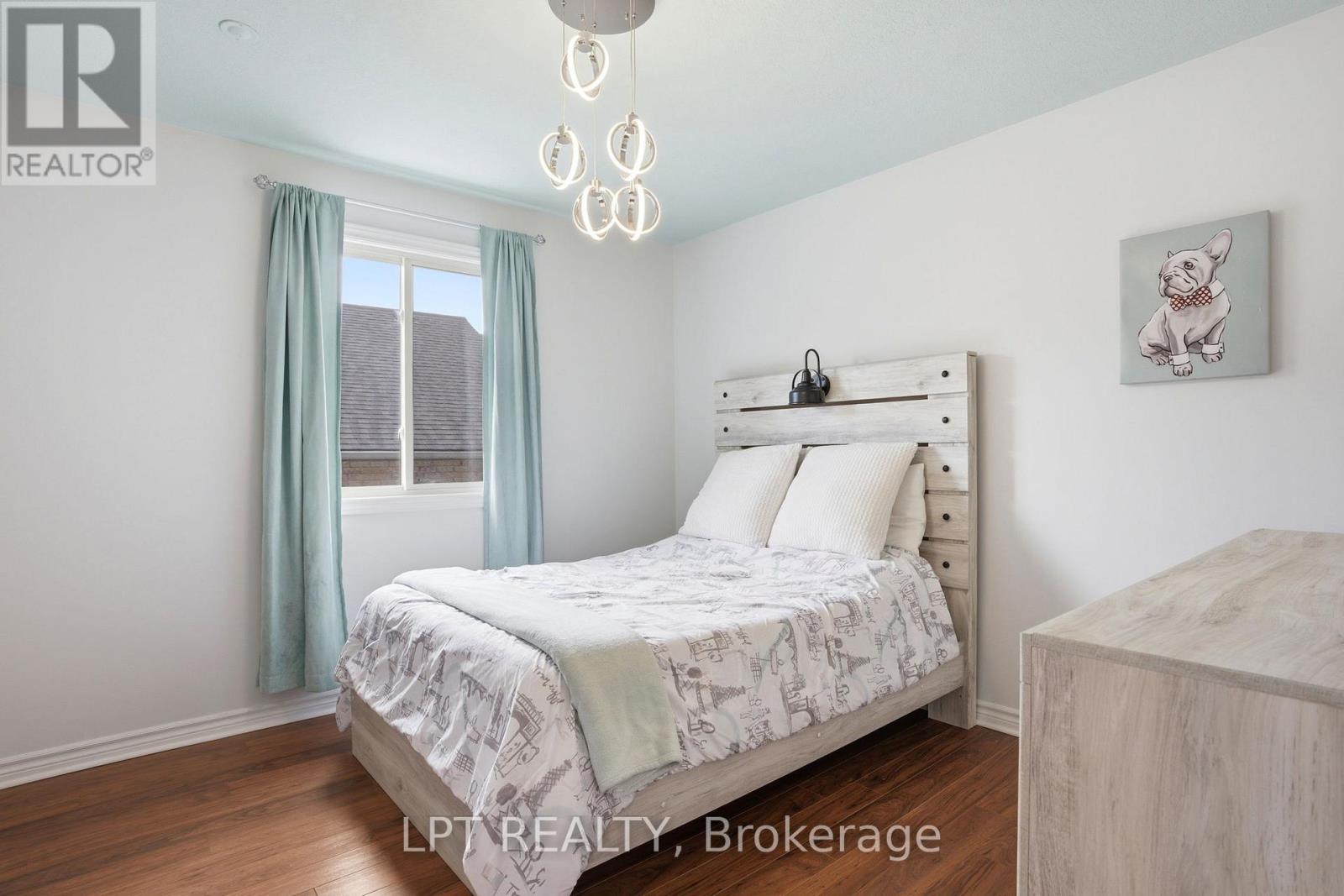 582 Harris Circle, Strathroy-Caradoc, Ontario  N7G 4H2 - Photo 17 - X12821354